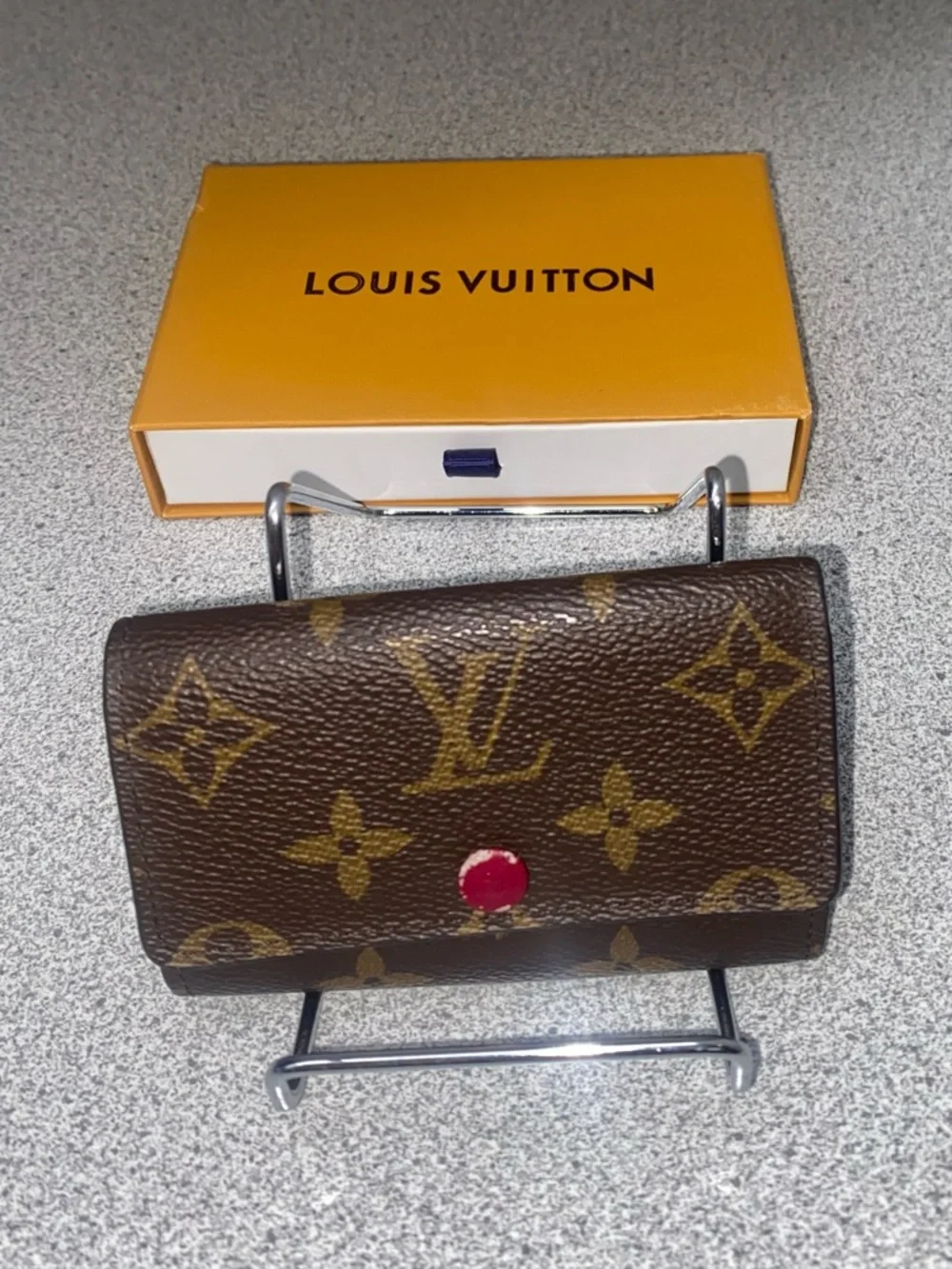 Louis Vuitton Monogram 6 Key Holder Multicles Rare Raspberry Interior EUC - Picture 3 of 15